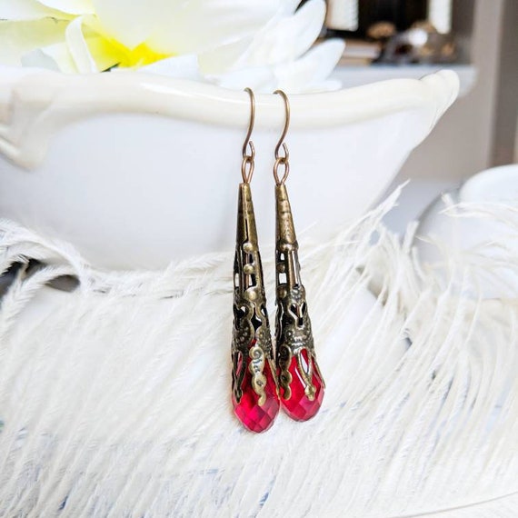 PapillionEra's tweet photo. Long red earrings, ruby red earrings, red crystal https://t.co/N6aYRtxzzj #longredearrings #rubyredearrings #redcrystalearrings @etsymktgtool https://t.co/WlB1zrtp0y