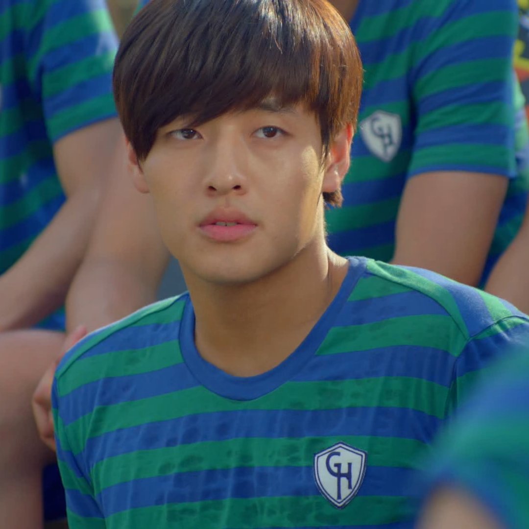 marinuel90's tweet photo. 민현재                             강하늘 https://t.co/gGvv8Tddb2