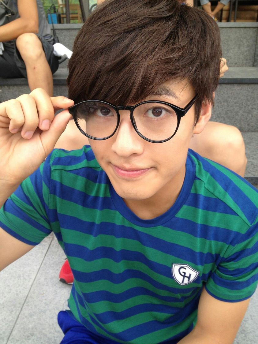 marinuel90's tweet photo. 민현재                             강하늘 https://t.co/gGvv8Tddb2