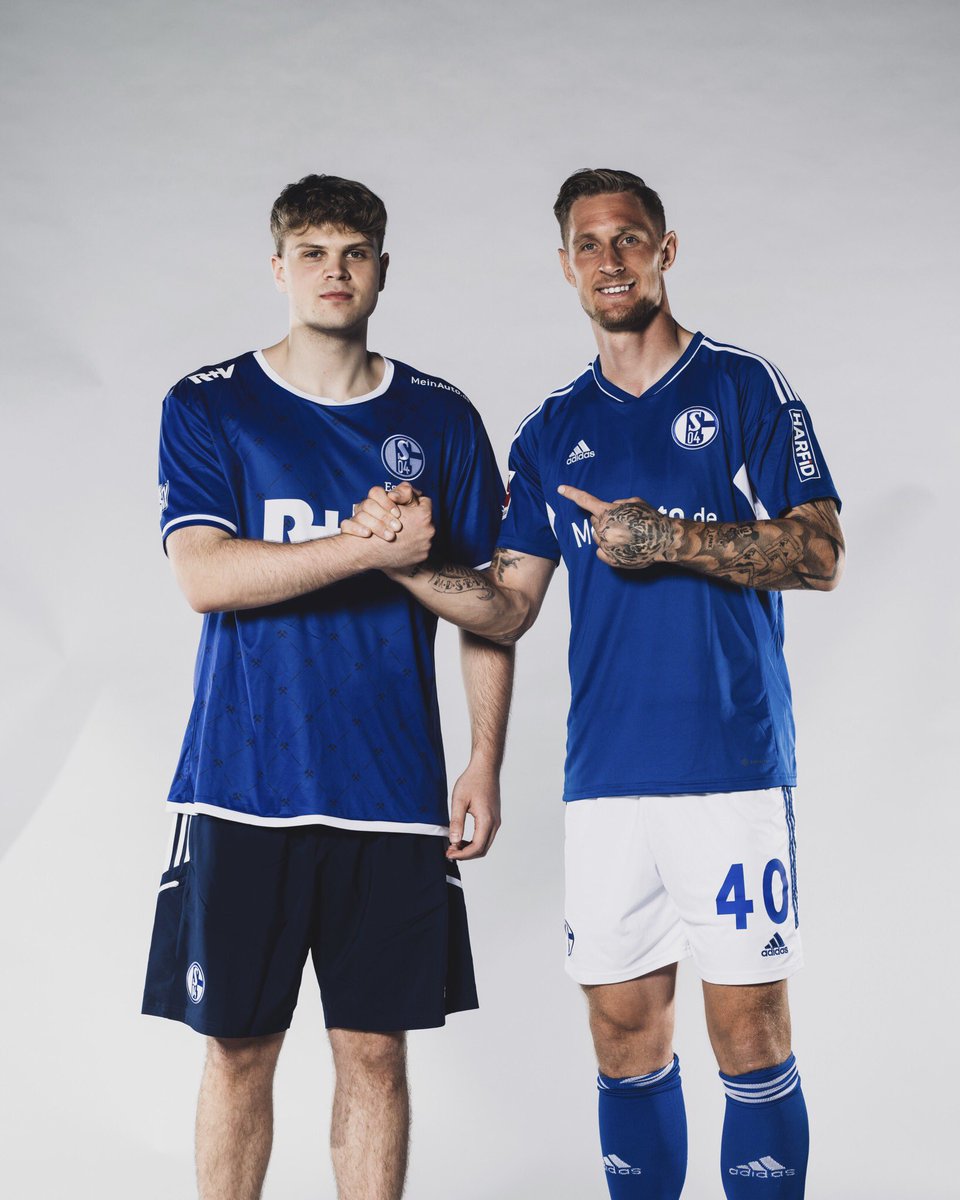 SP9Esports's tweet photo. Königsblauer Doppeltransfer 🎮💙  Glück auf, @antimax21 - nach @polti9 wechselt auch Max zur neuen Saison von @sp9esports zum S04. Viel Erfolg für die Zukunft Max! 💙🙌  #S04 #S04Esports #SP9Esports #WatchUsPolter #FIFA #FIFA23 #Schalke04 #FUT #Esports #Transfer https://t.co/miD5bA9bND