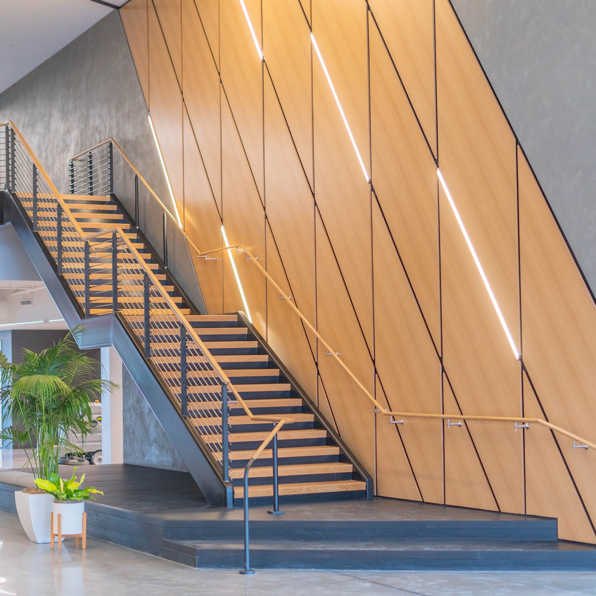 WorkWithVari's tweet image. While our team loved our time at @VariSpace Las Colinas, we're now embracing change at our new Vari HQ in VariSpace Coppell. #officemove #Vari #VariSpaceCoppell #workspace