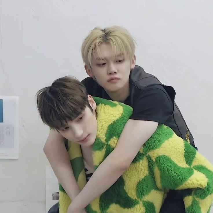 hyukatriever's tweet photo. happy birthday to his best hyung 🎉💗

#OurStarboyYEONJUN 
#푸른파도에_새겨질_연준이의_가을
#MOAのダイヤモンドボーイ https://t.co/AapvdlS6vW