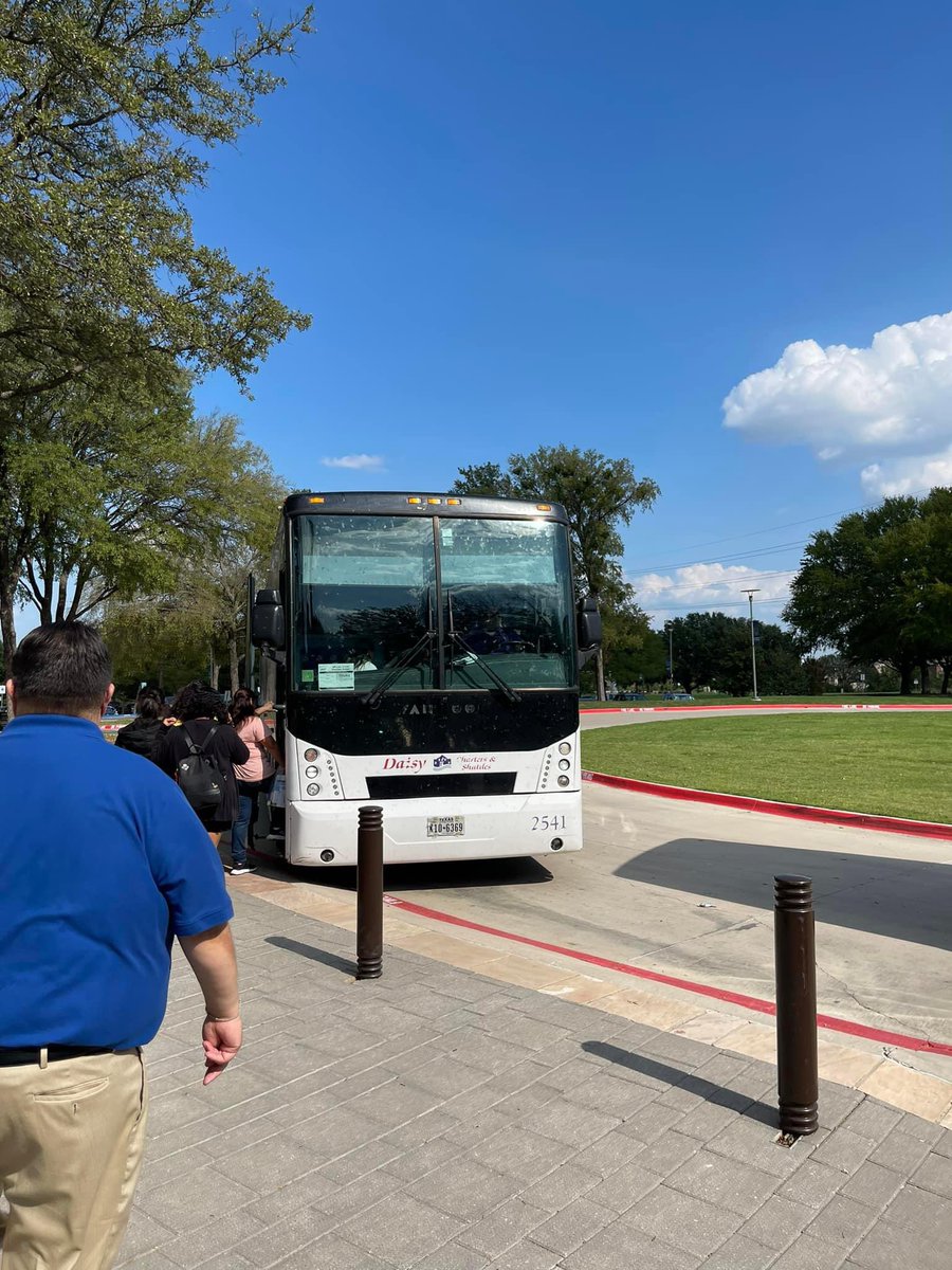 utrgvgearup's tweet photo. Our UTRGV GEAR UP college tours last week were so inspiring to our parents and students 🎓🚐 ! Way to go @PorterECHS @BrownsvilleISD 👩🏻‍🎓💙!!! @UNTsocial @UofDallas #GEARUPWorks #seniors2023 #stedwardsu #utrgv #collegebound https://t.co/5IbBcolxzu