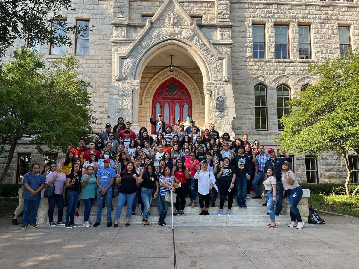 utrgvgearup's tweet photo. Our UTRGV GEAR UP college tours last week were so inspiring to our parents and students 🎓🚐 ! Way to go @PorterECHS @BrownsvilleISD 👩🏻‍🎓💙!!! @UNTsocial @UofDallas #GEARUPWorks #seniors2023 #stedwardsu #utrgv #collegebound https://t.co/5IbBcolxzu