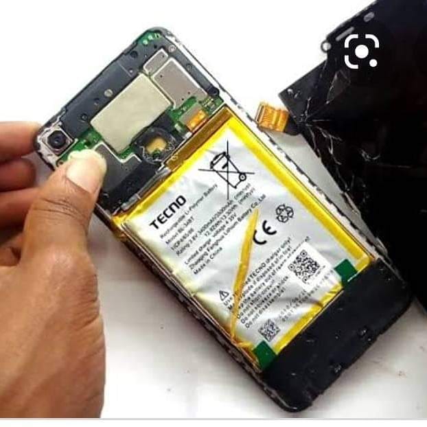 jeanpeter256's tweet photo. @IamHaxx Phone repairs services (screen replacement, batteries, charging systems, housing, back glass replacements,camera glass)
Contact us on  0702017891 / 0781500645 https://t.co/yNoiMCa5Pb