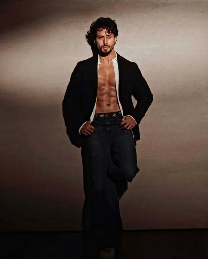 AparnaTigerian's tweet photo. Raising the Temperature 💜
Love u TIGGY 😘
@iTIGERSHROFF @AyeshaShroff @bindasbhidu @KJShroff @TeamTIGERSHROFF @DishPatani @anasingh @TeamTIGERSHROFF https://t.co/BRROnLnQyA