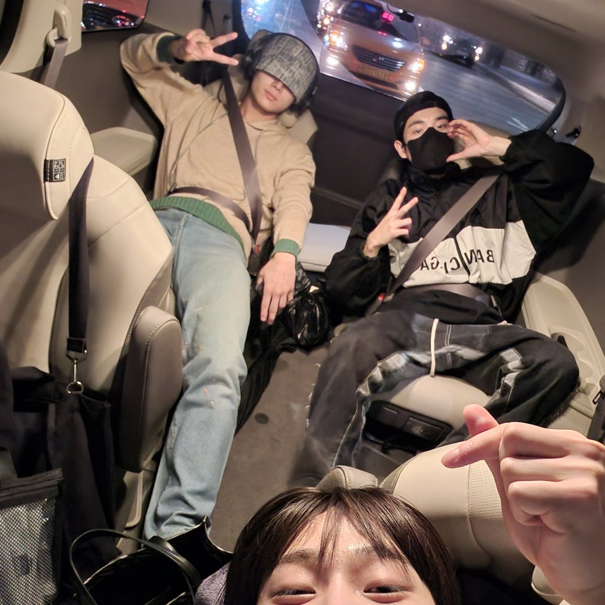 btsjinkookbts's tweet photo. Yay! selcas from one of my fave trios in Enhypen!!! #JAY #JAKE #SUNOO #SUNJAYKE #ENHYPEN https://t.co/2sG562CEJl