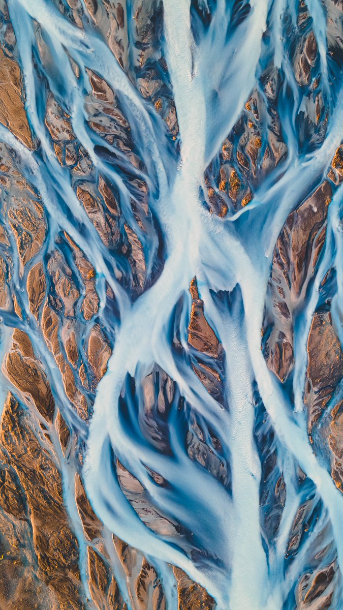 IcelandBus's tweet photo. This is not an abstract painting 😄 or an image from a microscope 🔬 This is an Icelandic glacial river from above 😮
#iceland #discovericeland #bustraveliceland #wonderfuliceland #glacialriver https://t.co/UuFgI6Ldwm