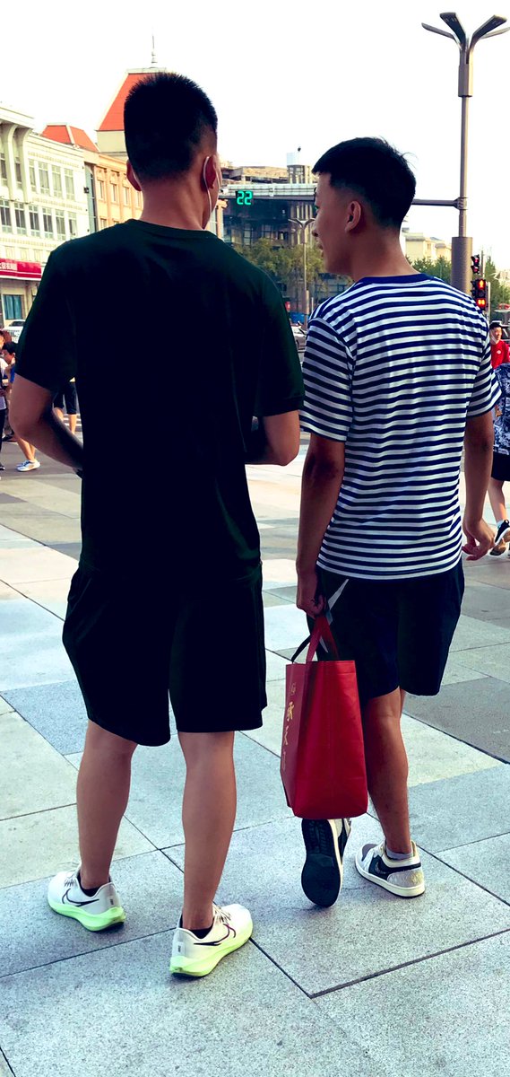 junjingnongS's tweet photo. 今天偶遇的，一直盯着我看，那就过来吧，先玩哪个呢？哎！有点迷茫！ https://t.co/BYaHLuKtXi