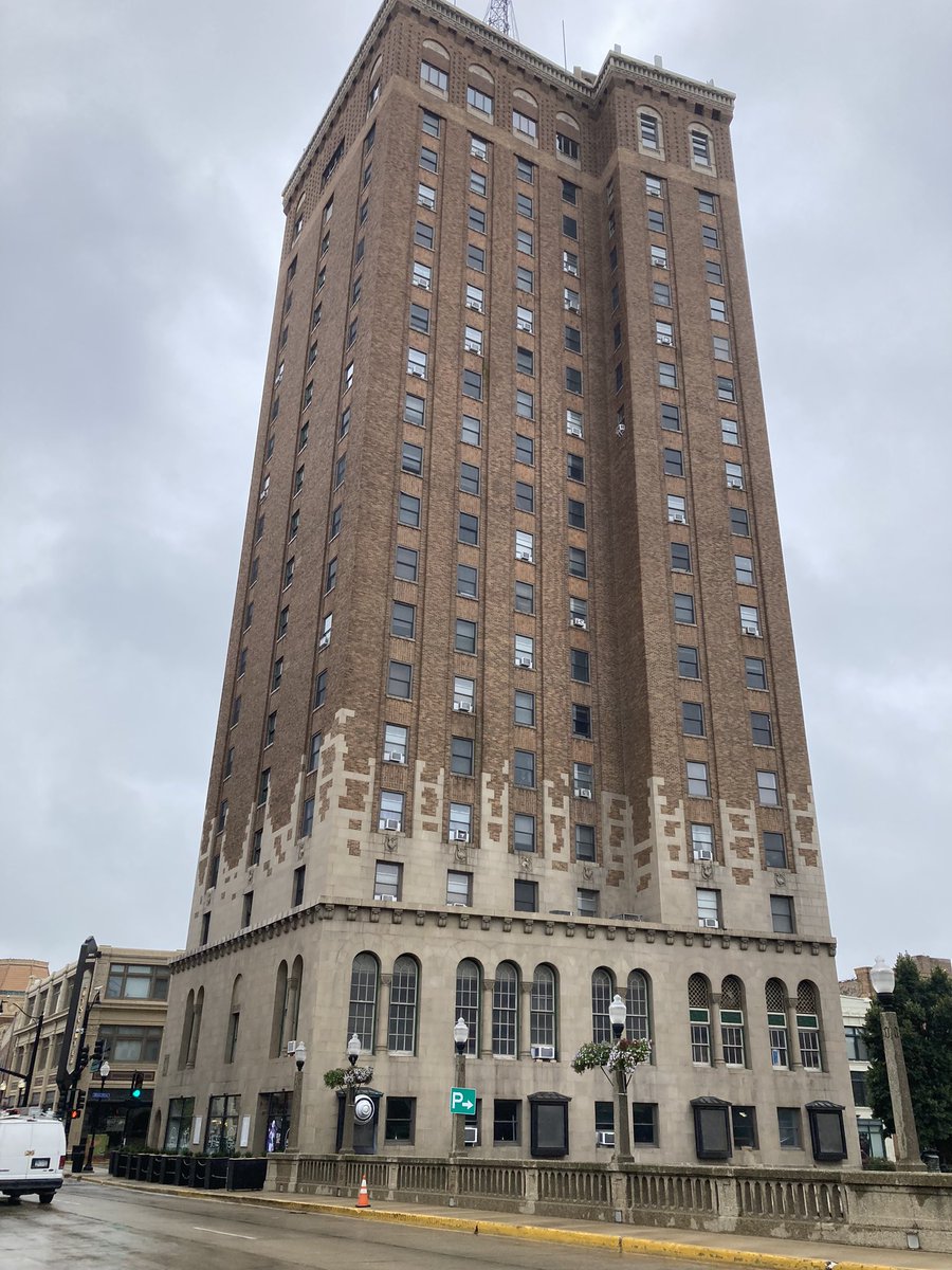 TeachSipes's tweet photo. Leland towers can be used to research 1st buildings in Aurora. We can also research the different materials used to build the Leland towers vs others in Aurora #EDU6245 #Secondarylessons https://t.co/BiJBXsaFus