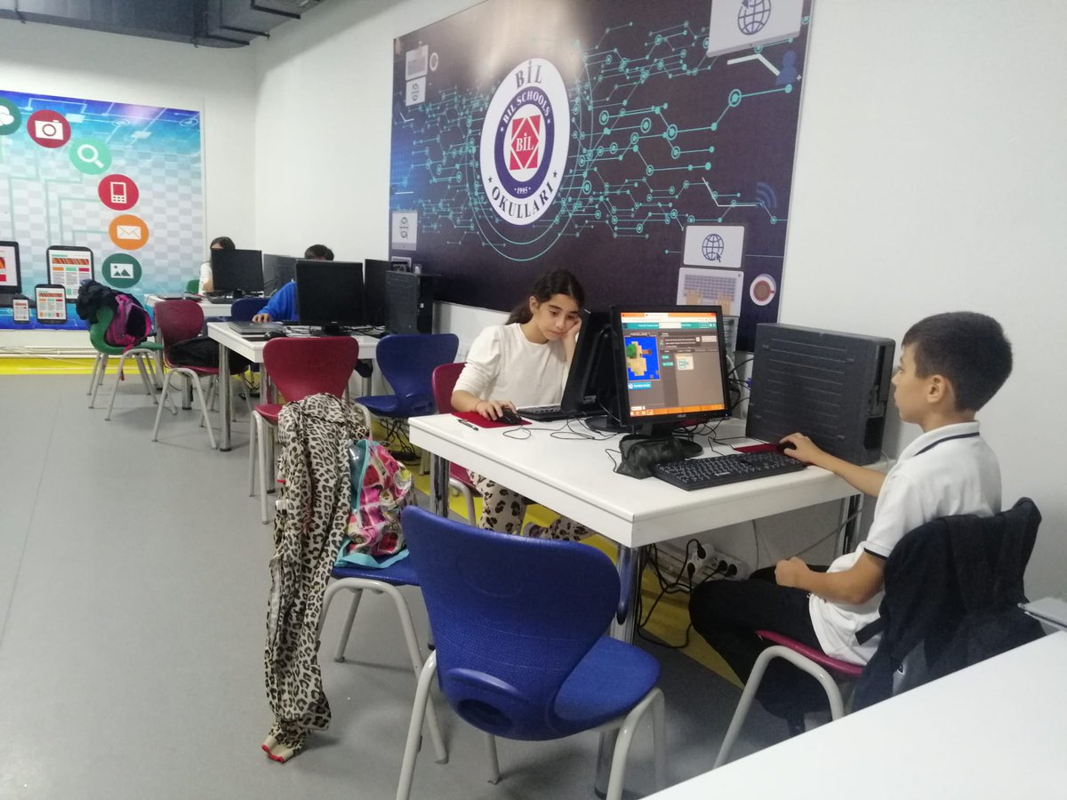 bilkolejleri's tweet photo. Dünya Inovasyon Okulu Bilişim derslerine başladı! 

Geleceğin yazılımcılarını yetiştirdiğimiz okullarımızın bilişim laboratuvarlarında, öğrencilerimizle birlikte yazılım, kodlama ve robotik çalışmalarına başladık. https://t.co/70X0qpMvMc