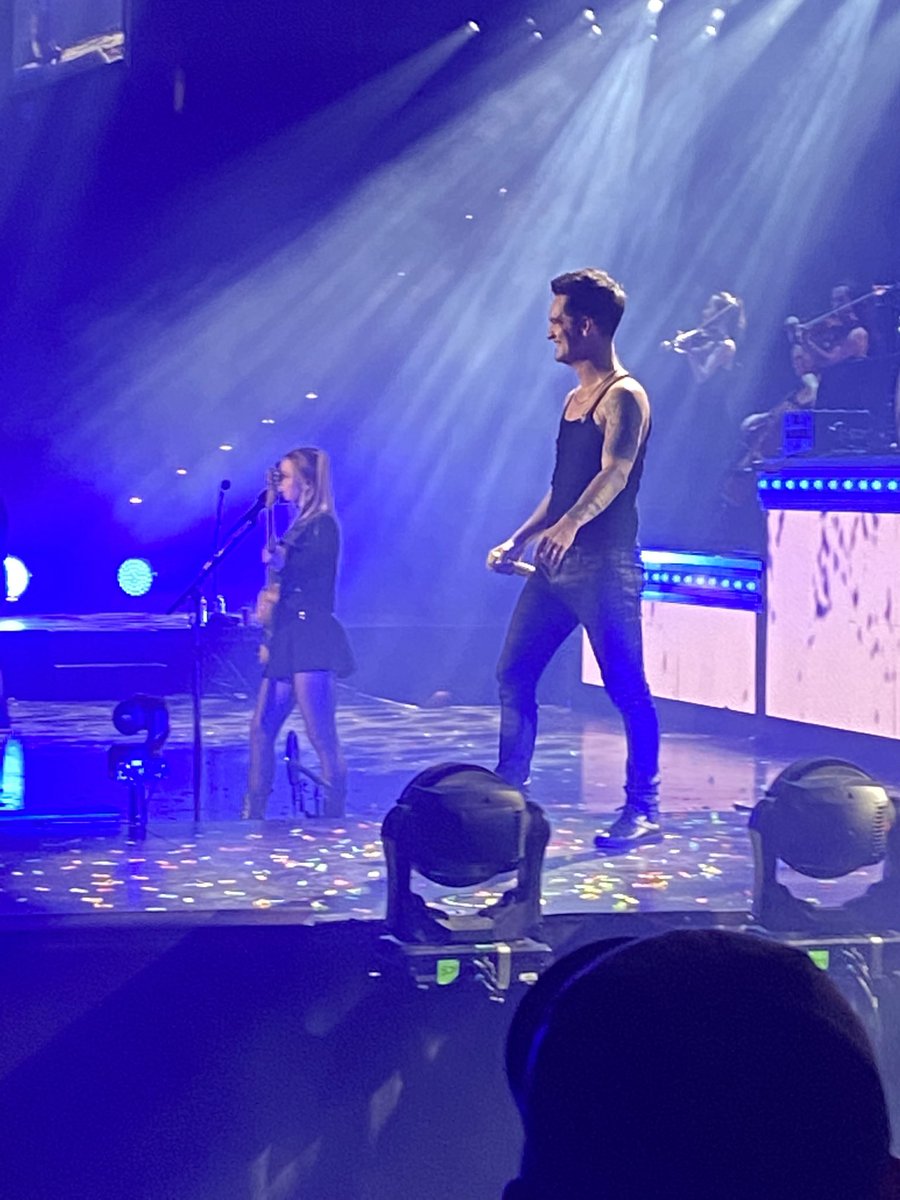 alexis_irons's tweet photo. Concert last night in Fort Worth was amazing 💙 the best birthday gift. Thank you @PanicAtTheDisco @brendonurie https://t.co/p0nOQTQs9f