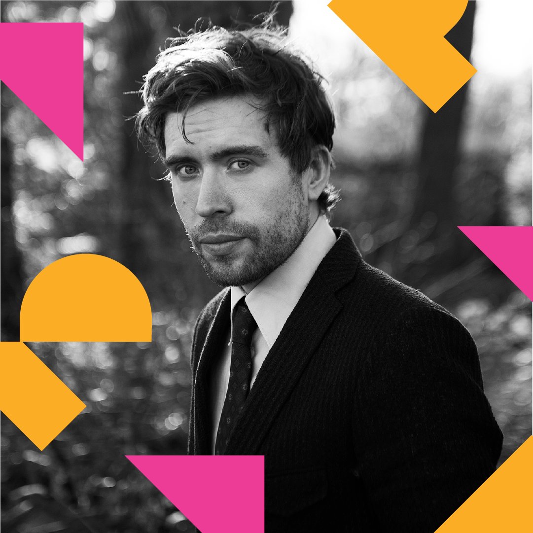 BWvanJongeren's tweet image. Daan Heerma van Voss is een van de schrijvers van ‘3PAK’, het gratis geschenk van de Boekenweek van Jongeren. En geloof ons, ook het verhaal van Daan is heerlijk. Haal jouw exemplaar van #3PAK vanaf vrijdag op bij je favoriete #boekhandel of #bibliotheek! 🔥🔥