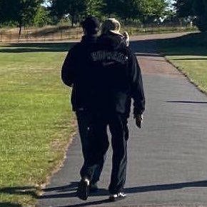 누가봐도 덩치 큰 두남자 밀빵임