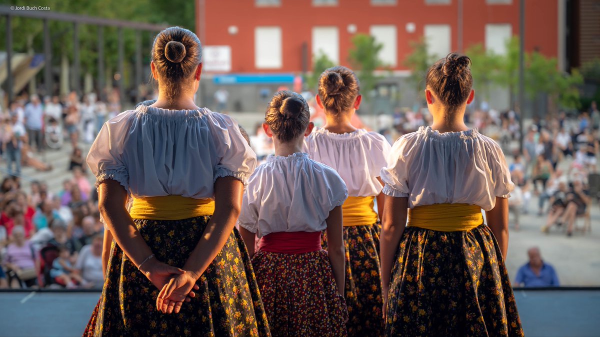 jordi_olot's tweet photo. Aquestes @FestesdelTura d'@Olotuit he tingut el plaer fotografiar l'espectacle de l’@EsbartOlot i el Seguici Popular de @eltiller_cat . Més fotografies els dies vinents! #FdT22 https://t.co/TGHnRX2ez3
