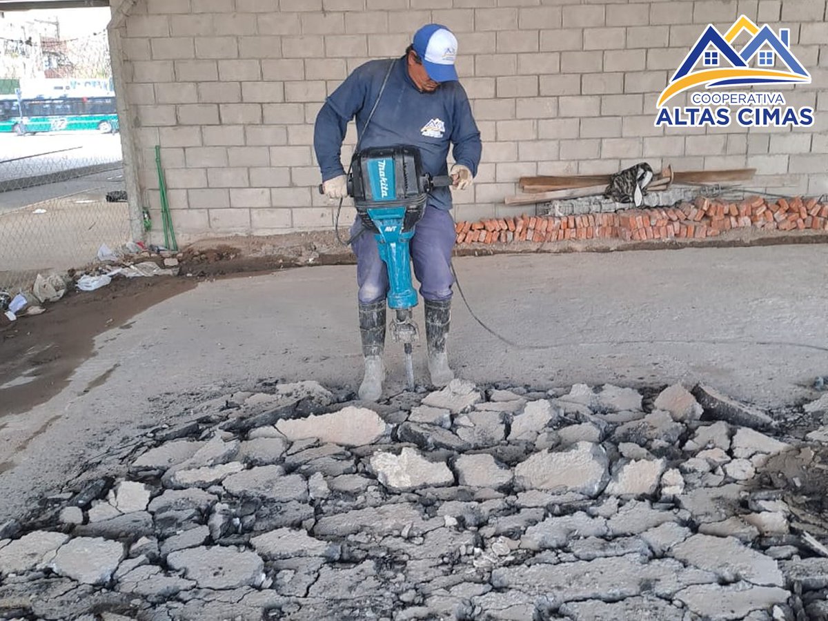 CimasAltas's tweet photo. ¡Altas Cimas crece!

🔨Tenemos platea nueva de 450m2 para nuestros containers y maquinarias.
🌱Tenemos huerta, que "Cuidadores de la tierra" sigue construyendo y alimentando cada día.

📍 Estamos en Garay y Lima, Constitución. Acercate o comunicate con nosotros: +54 9 1133639171 https://t.co/JaOR6xvVPa