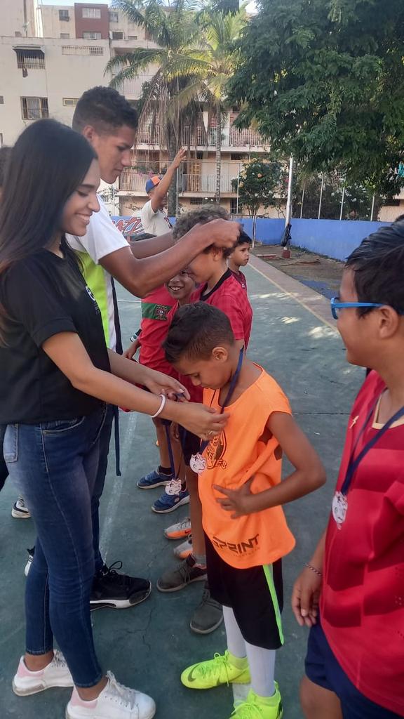 EcJuventudsucre's tweet photo. •Lo que se les dé a los niños, los niños darán a la sociedad•

Como #jóvenesciudadanos es fundamental enfocar nuestra atención en los niños, una semilla bien regada dará el fruto de la grandiosa nación qué aspiramos ser, y qué con los pasos correctos estará cada vez más cerca! https://t.co/RN1wIkgpxH