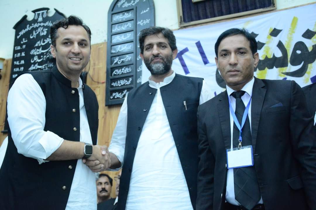 AliAshraf___'s tweet photo. گزشتہ روز گوجرنوالہ بار ایسوسی ایشن کے زیر اہتمام اجلاس میں  شرکت کی جہاں پر چیئرمین عمران خان نے بھی بار ایسوسی ایشن سے خطاب کیا۔ https://t.co/u6JKh1H8AE
