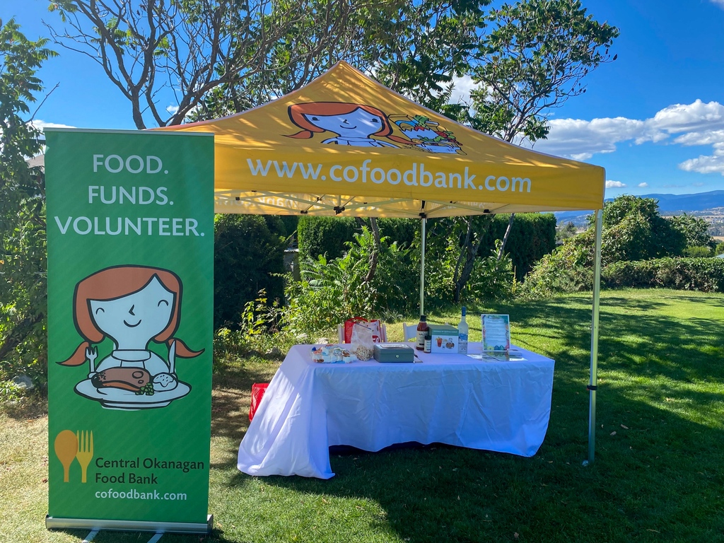 COFoodBank's tweet photo. Thank you to everyone that came out and supported us by participating in our longest marshmallow drive contest.
#golfbc #longestdrive #fundrasier #rotaryclub #sunsetranch #supportlocal #feedthecommunity #jointhefoodmovement #foodsecurity #fooddistribution #kelowna #westkelowna https://t.co/0ZhfLmtZg2