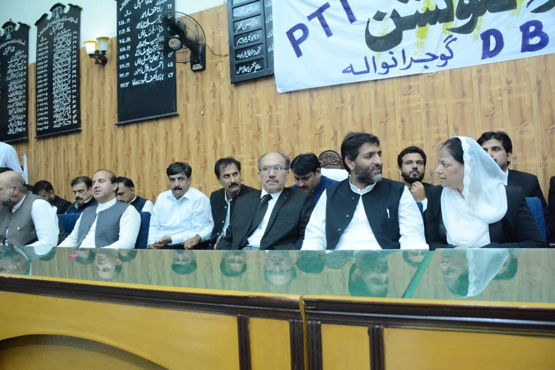 AliAshraf___'s tweet photo. گزشتہ روز گوجرنوالہ بار ایسوسی ایشن کے زیر اہتمام اجلاس میں  شرکت کی جہاں پر چیئرمین عمران خان نے بھی بار ایسوسی ایشن سے خطاب کیا۔ https://t.co/u6JKh1H8AE