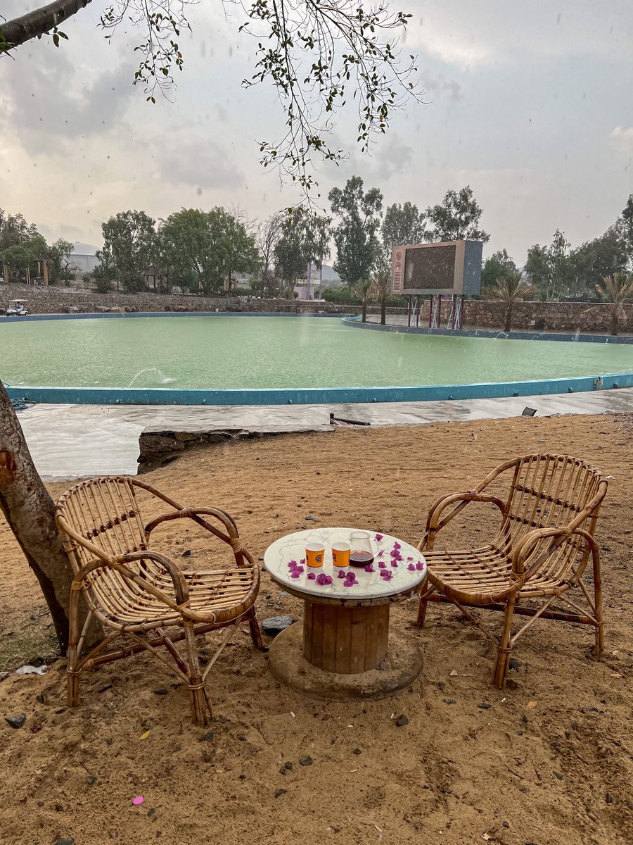 az_____z's tweet image. اجواء الطائف اليوم ورد ومطر 🤯💗💗💗