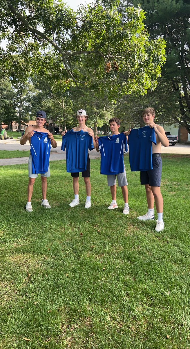 AboroGolf's tweet photo. Tough loss for the boys but we had fun and that is what matters. 
Attleboro 162, Franklin 148

Leo 37
Ryan 41
Sean 41
Brad L 43

Post game jersey swap https://t.co/7WL9k75G2o