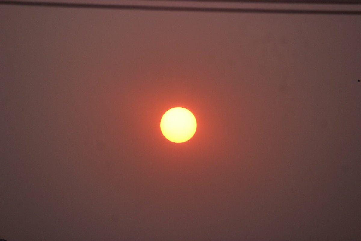 __nickni's tweet photo. e essas fotos q eu tirei da lua e do sol :) https://t.co/v2ei4cDzzj