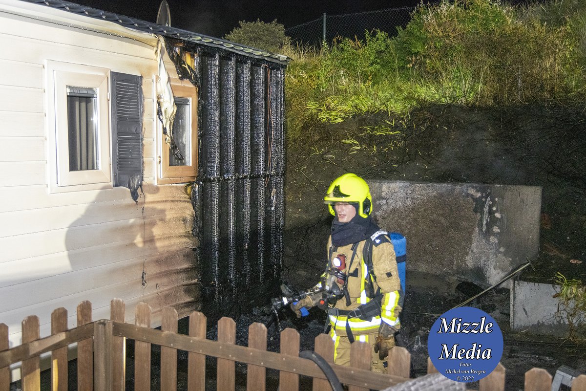 mvbergen's tweet photo. De #brandweer heeft een #brand bij camping de #Duindoorn aan de #Badweg in #IJmuiden geblust, twee chalets liepen hierbij schade op #middelbrand https://t.co/ro0K0jnKz6