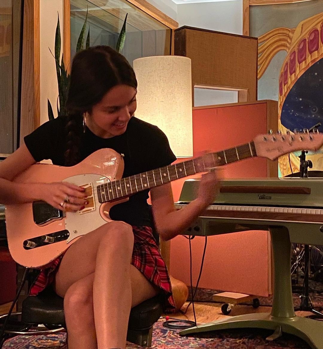 magic in the making ✨🎸🖤