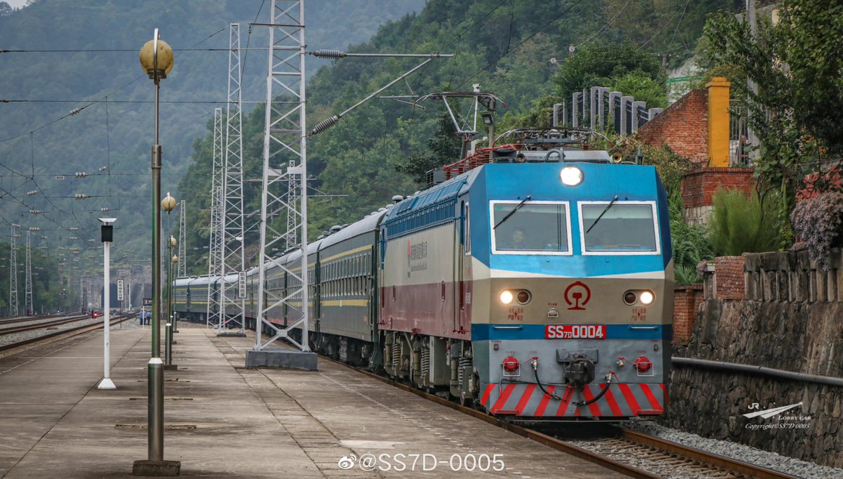 SakunaiHinata's tweet photo. 11日の宝成線の日常
写真:SS7D-0005
#おはようトレイン #中国鉄道 #陝西 #電気機関車 #韶山型EL #SS7D #SS4 #SS3 https://t.co/6aknSO8hp3