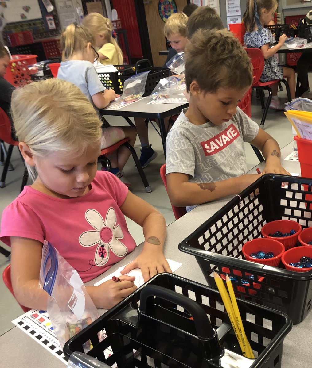 smithsidekicks's tweet photo. Starting our day with goal setting ❤️ #MondayMoment #MorningMeeting #KindergartenRocks @UnleashTheWilde @Boone_County https://t.co/kMRnBEbjEl