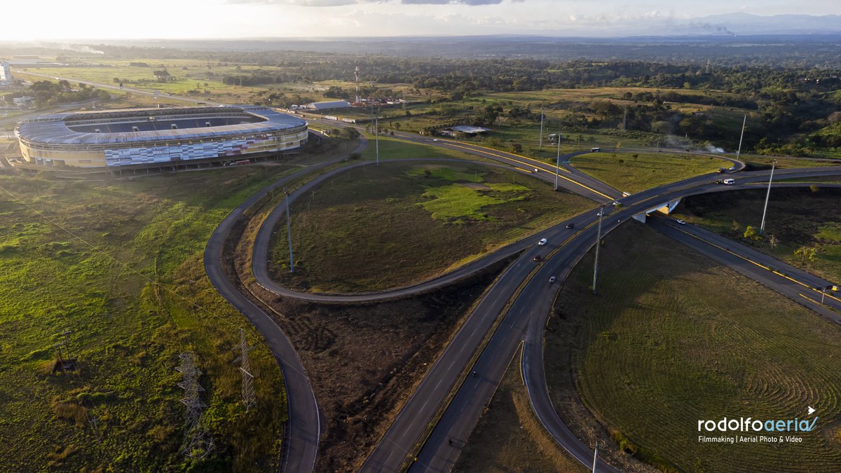 VenezuelaCerca's tweet photo. Estadio Monumental de Maturín 🏟, el estadio mas grande de Venezuela y casa del @Monagas_SC y junto a la Avenida Bella Vista con sus impresionantes distribuidores 🛣
📍 Maturín, Monagas, Venezuela 🇻🇪
📷 Rodolfo Aerial
#monagas #maturin #monagassc #venezuela #VenezuelaCerca https://t.co/3e1nShdDPV