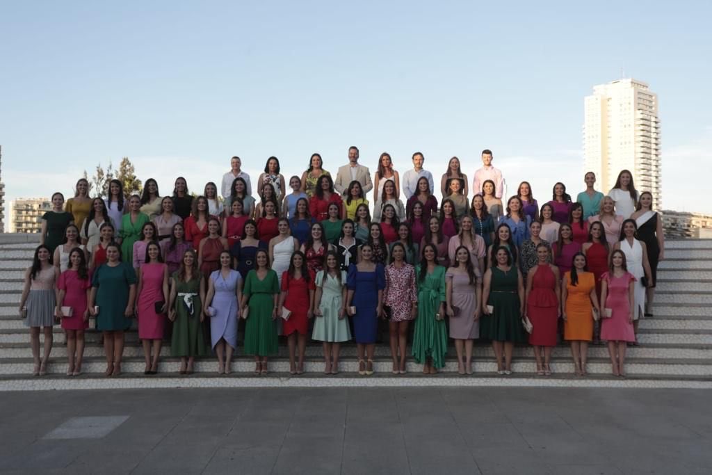 fallaexposicion's tweet photo. Nuestras candidatas a Fallera Mayor Infantil, y Fallera Mayor de Valencia 2023, Eva y Marina ya conocen a sus jurados, además de dar el pistoletazo de salida a las pruebas que finalizarán en la icónica cita de la Fonteta!!! 😱😍

Eva y Marina, disfrutad cada momento!! https://t.co/eKtgkvMuww
