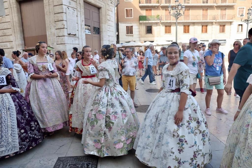 fallaexposicion's tweet photo. Nuestras candidatas a Fallera Mayor Infantil, y Fallera Mayor de Valencia 2023, Eva y Marina ya conocen a sus jurados, además de dar el pistoletazo de salida a las pruebas que finalizarán en la icónica cita de la Fonteta!!! 😱😍

Eva y Marina, disfrutad cada momento!! https://t.co/eKtgkvMuww