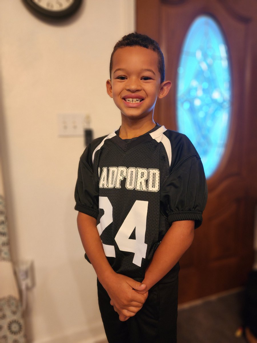 KillahBeaz132's tweet photo. #BeazHive fam! Y'all give a HUGE good luck to Q as he has his first football game tonight! Boy looks good doesn't he?? #QB24 #itsGOtime https://t.co/VWZFJWTNKo