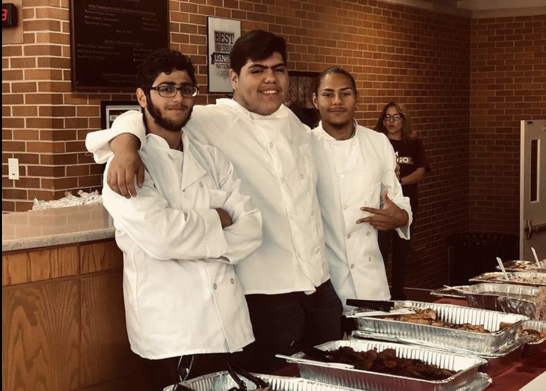argohs217's tweet photo. Breakfast served pre Argo Homecoming parade @argofcs1 #argohoco22 https://t.co/13aI8lcycT