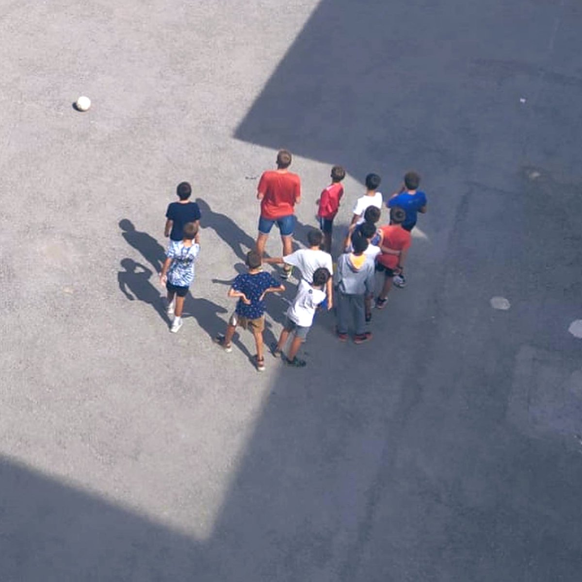 EpiaOlot's tweet image. APRENEM JUNTES I JUNTS! 
El nostre alumnat de 2n d'Ensenyament i Animació socioesportiva acompanya a les nenes i nens amb activitats de lleure educatiu. BONA FEINA! 
#fpolot 
@escolapiacat