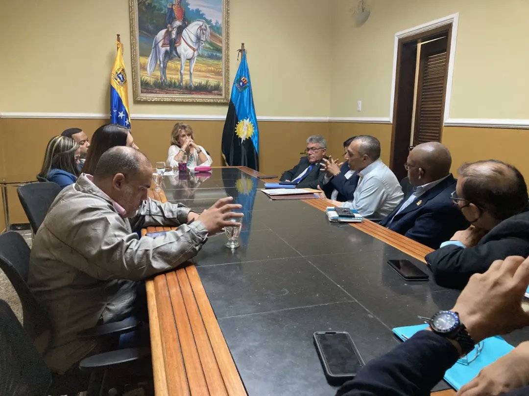 Entrega de documento de rechazo de la Ley Orgánica de Coordinación y Armonización de las Potestades Tributaria al <a href="/Clezulia/">Consejo Legislativo Zulia 🇻🇪</a> #12Sep