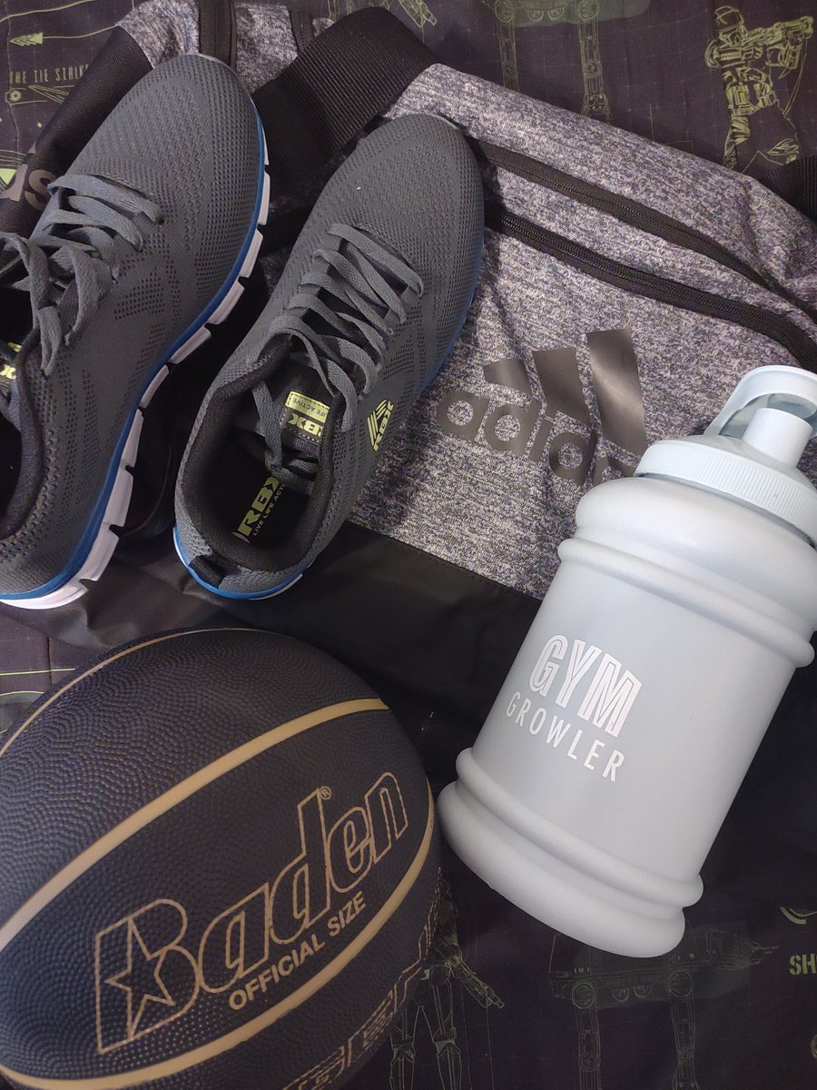 Hsinack's tweet photo. Y un día (como quien no quiere las cosa) regresamos a la cancha!!!
#VamosAHacerDeporte #BasketPlayer #Jugadorazo 😱 https://t.co/n7yRhIoZwa