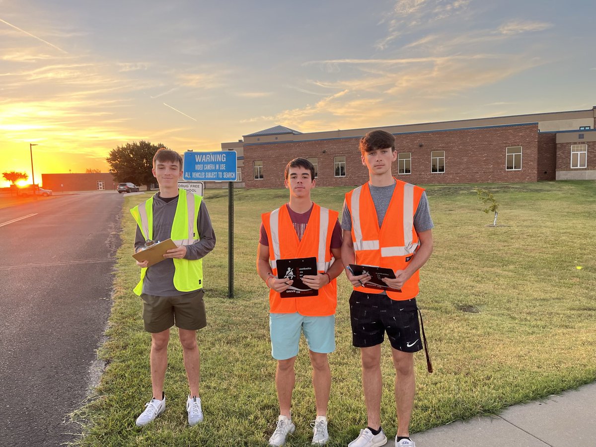 ghs_safe's tweet photo. GHS SAFE Club conducted seatbelt surveys at the end of August. Results were:
Students: 97.12% belted and 1.41% distracted.
Adults: 96.12% belted and 1.22% distracted. https://t.co/z9kagAHS2p