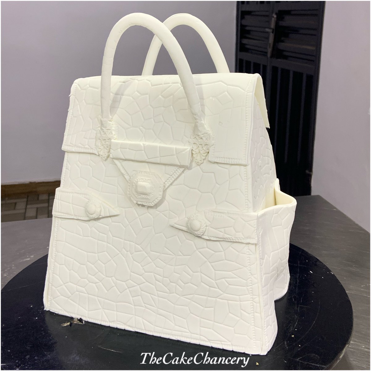TheCakeChancery's tweet photo. Please bless this creativity of mine with Retweets 🙏🙏🙏🙏🙏… https://t.co/6ZQqvwKwS9