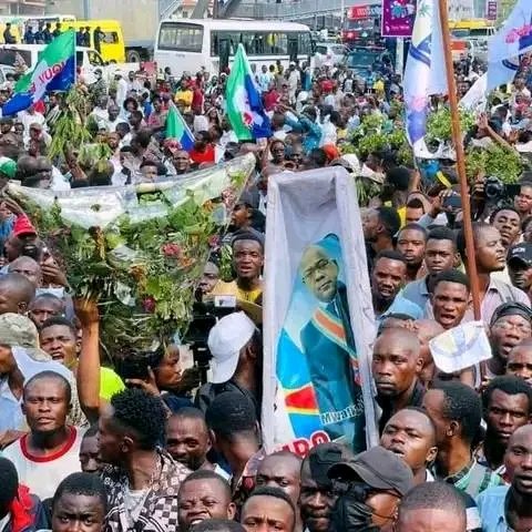 ToledinhoT's tweet photo. PEUPLE CONGOLAIS TELEMA
JEUDI LE 15 SEPT2022, NA 8H00 BISO 
NYOSO RENDEZ-VS NA STATION COHYDRO
TOKO TAMBOLA TII NA
SIT-IN NA PALAIS DU PEUPLE TOSENGA 
DEMISSION YA BUREAU YA ASSEMBLEE 
NATIONALE !!! 
DEPUTE AYEBISA BISO AFUTAMAKA COMBIEN ? 
TO LEMBI KMOYIBI https://t.co/V1NMtAH73E