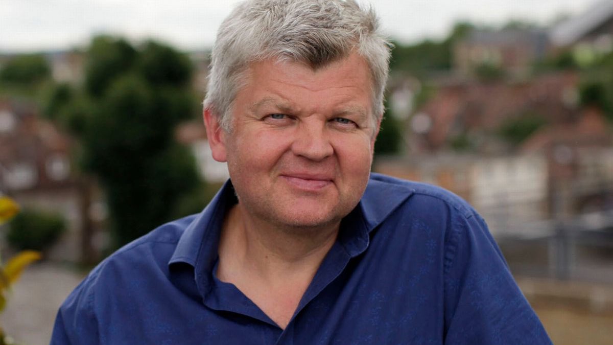 FakeShowbizNews's tweet photo. Adrian Chiles says one of the most disappointing nights of his life was when he arrived late to a Baha Men concert and they’d already played ‘Who Let The Dogs Out?’

“I thought maybe they’d play it again during the encore but they didn’t,” he sighed https://t.co/0fFuNLTMrw