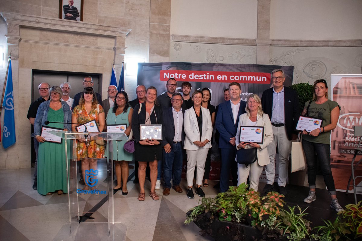 BertrandRingot's tweet photo. 15 artisans de @_Gravelines ont reçu la Charte Qualité Artisanat , niveau Confiance (basé sur l’accueil et le conseil des clients), et niveau Performance (basé sur le management). Bravo à tous !
#CMAHdF https://t.co/kCN3OO3QY9