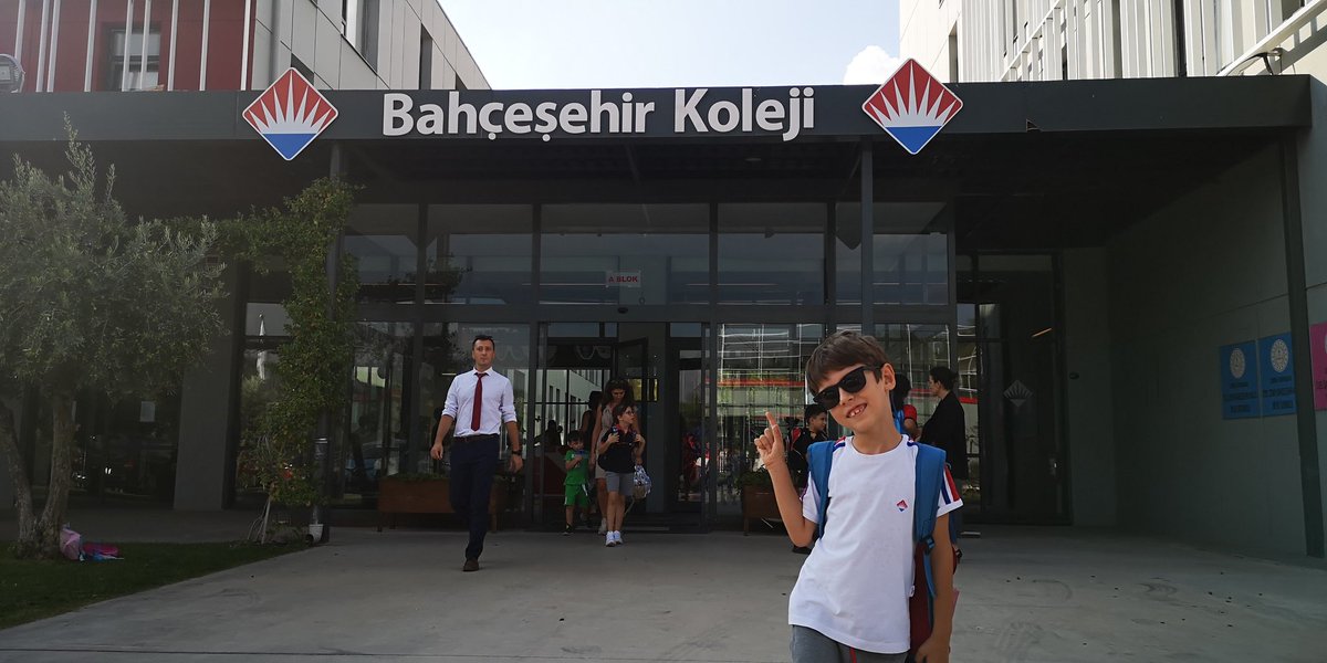i_profile's tweet photo. BUEK'te 3. nesil, 1. sınıfa başladı @EnverYucel @mugemug @bahcesehir_k12 #OkulaDönmekGüzeldir https://t.co/m9WieXoKWw