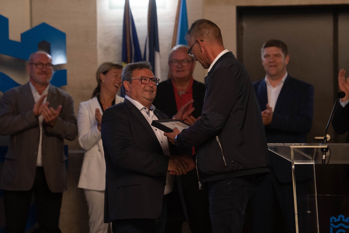 BertrandRingot's tweet photo. 15 artisans de @_Gravelines ont reçu la Charte Qualité Artisanat , niveau Confiance (basé sur l’accueil et le conseil des clients), et niveau Performance (basé sur le management). Bravo à tous !
#CMAHdF https://t.co/kCN3OO3QY9