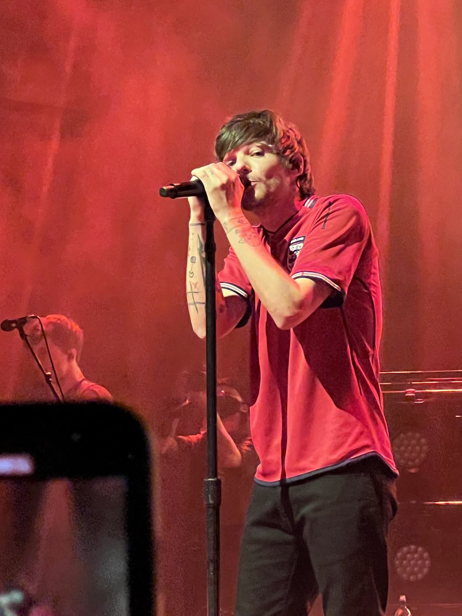 tomlinson19913's tweet photo. @Louis_Tomlinson Thank you for the best shows I’ve been to and some of the best memories with my friends! #LTWTDC #LouisTomlinson https://t.co/YopU4gAiNP