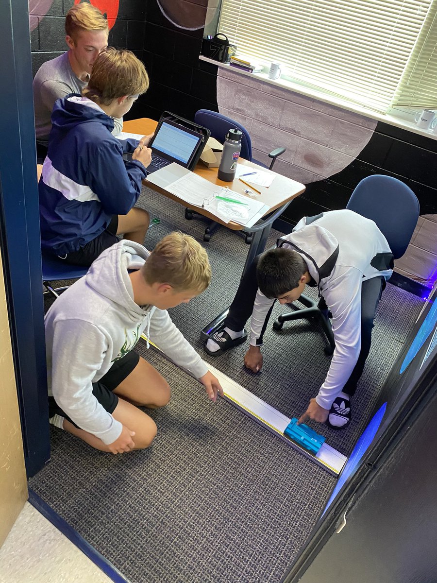 iteachuScience's tweet image. Using our new Bluetooth enabled kinematic Physics carts! YES! Thank you @EMBK_Ed_Fndtion for the grant money!! 🤓