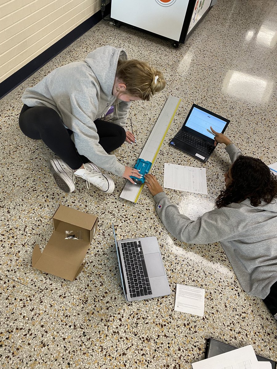 iteachuScience's tweet image. Using our new Bluetooth enabled kinematic Physics carts! YES! Thank you @EMBK_Ed_Fndtion for the grant money!! 🤓