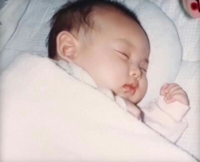 oncemimosa's tweet photo. growing up with im nayeon https://t.co/2w5hH3ivEB
